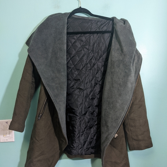 Green and Gray Diagonal Zip Fall Jacket Size Medium - Picture 4 of 5